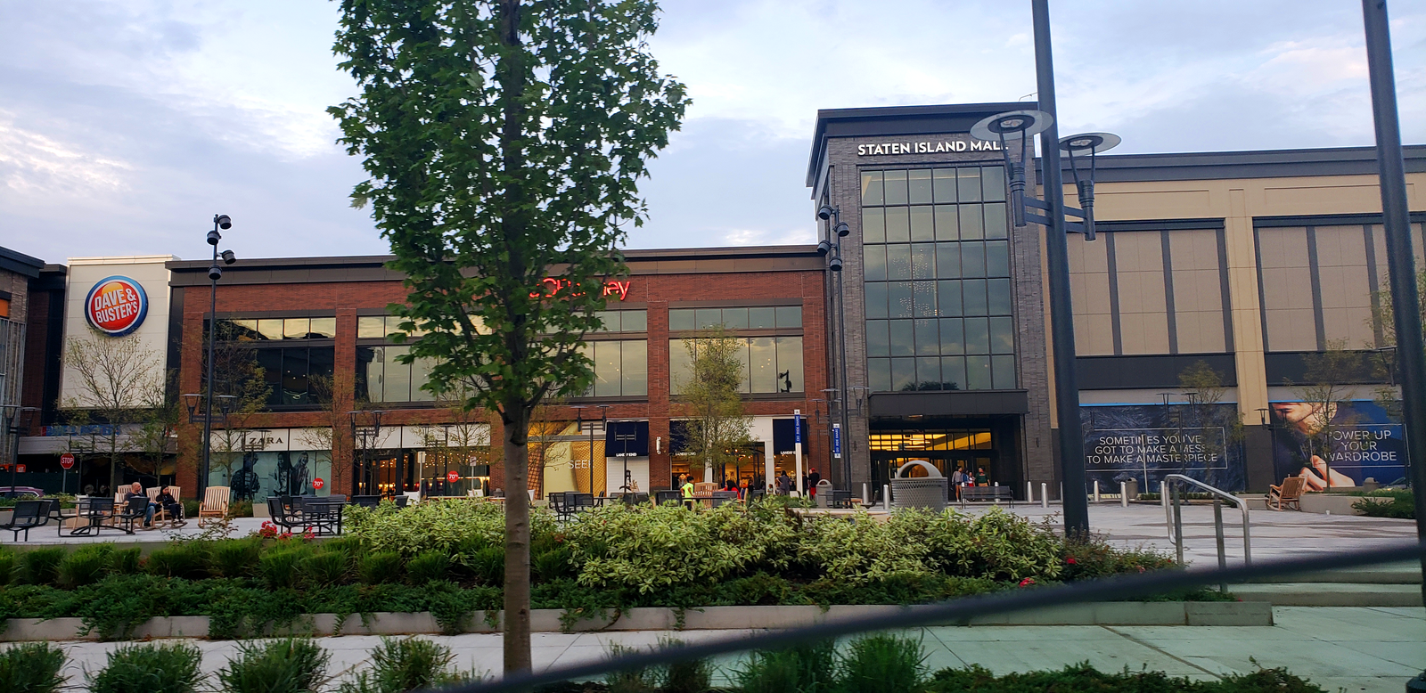 Staten Island Mall plaza and entrance in 2018, with its name above a glass entrance tower.