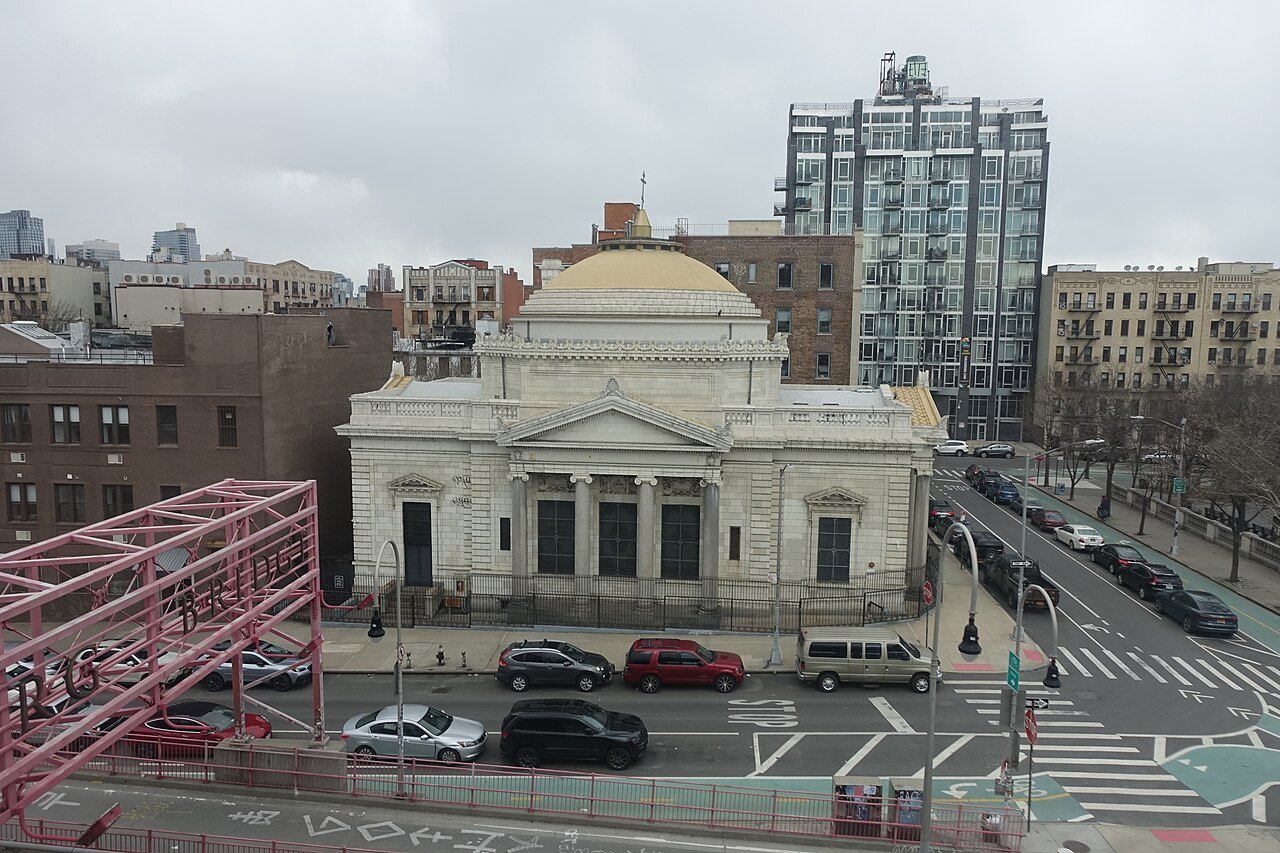 Williamsburgh Trust Company Building / Holy Trinity Cathedral exterior