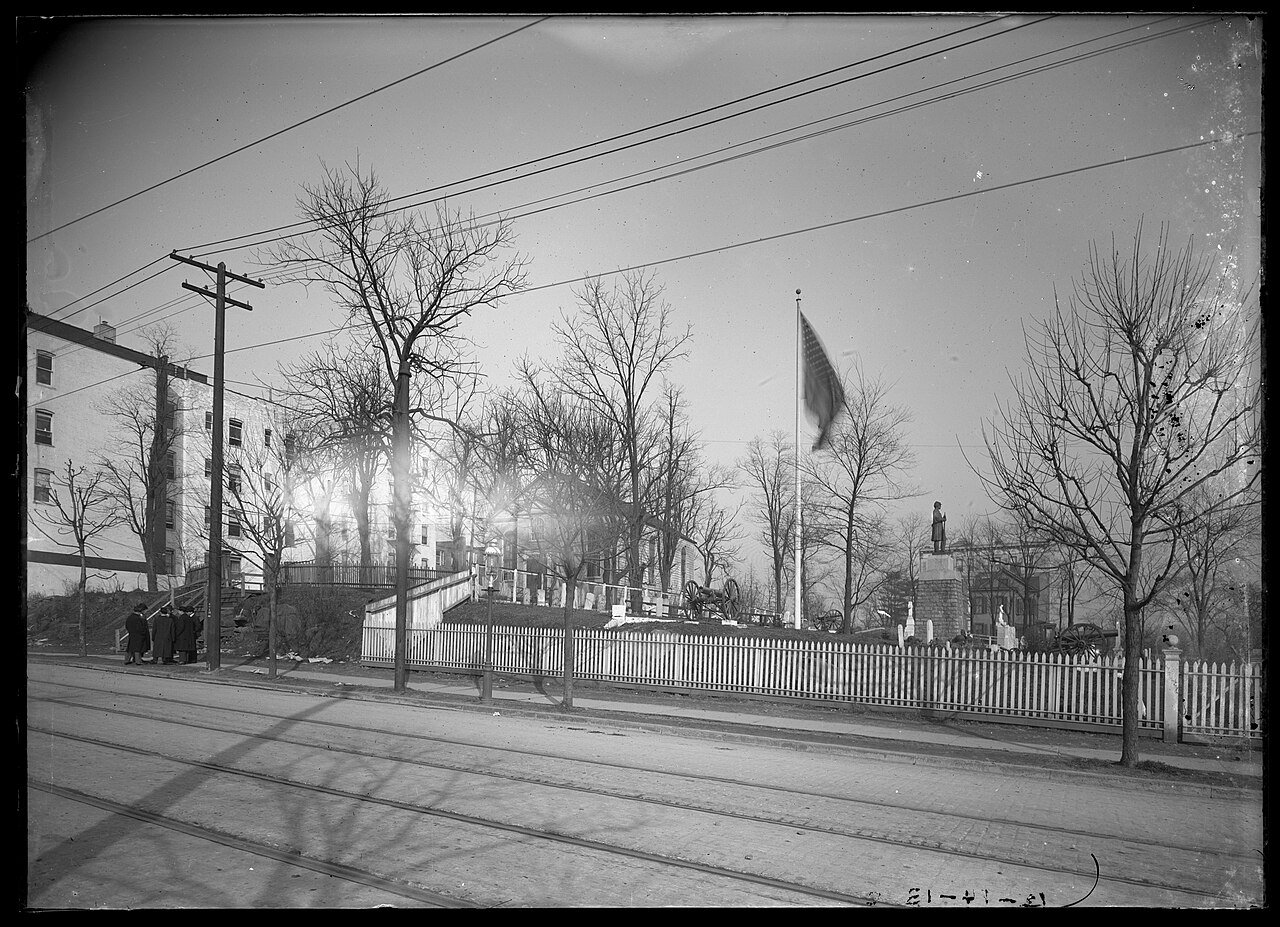Historical photograph of Old West Farms Soldiers' Cemetery, before the soldier statue was stolen