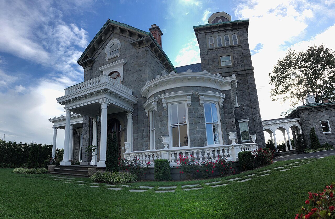 Steinway Mansion / Benjamin Pike House exterior