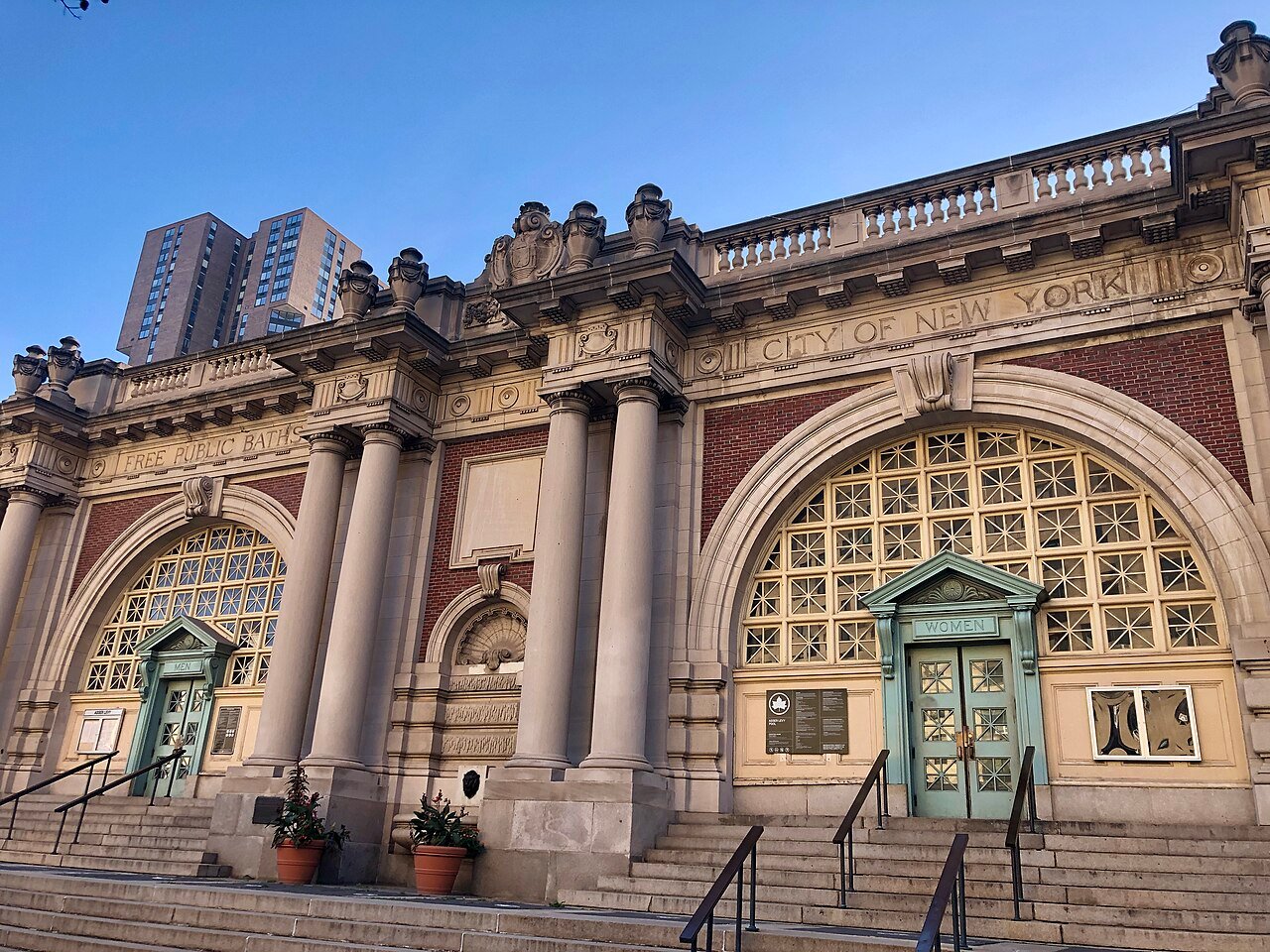 Asser Levy Public Baths' paired entrances, columns and central fountain niche in 2021