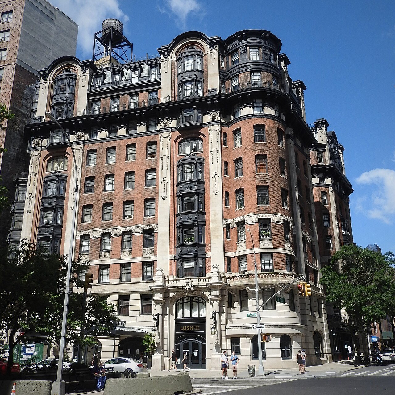 Hotel Belleclaire exterior, photographed 2020