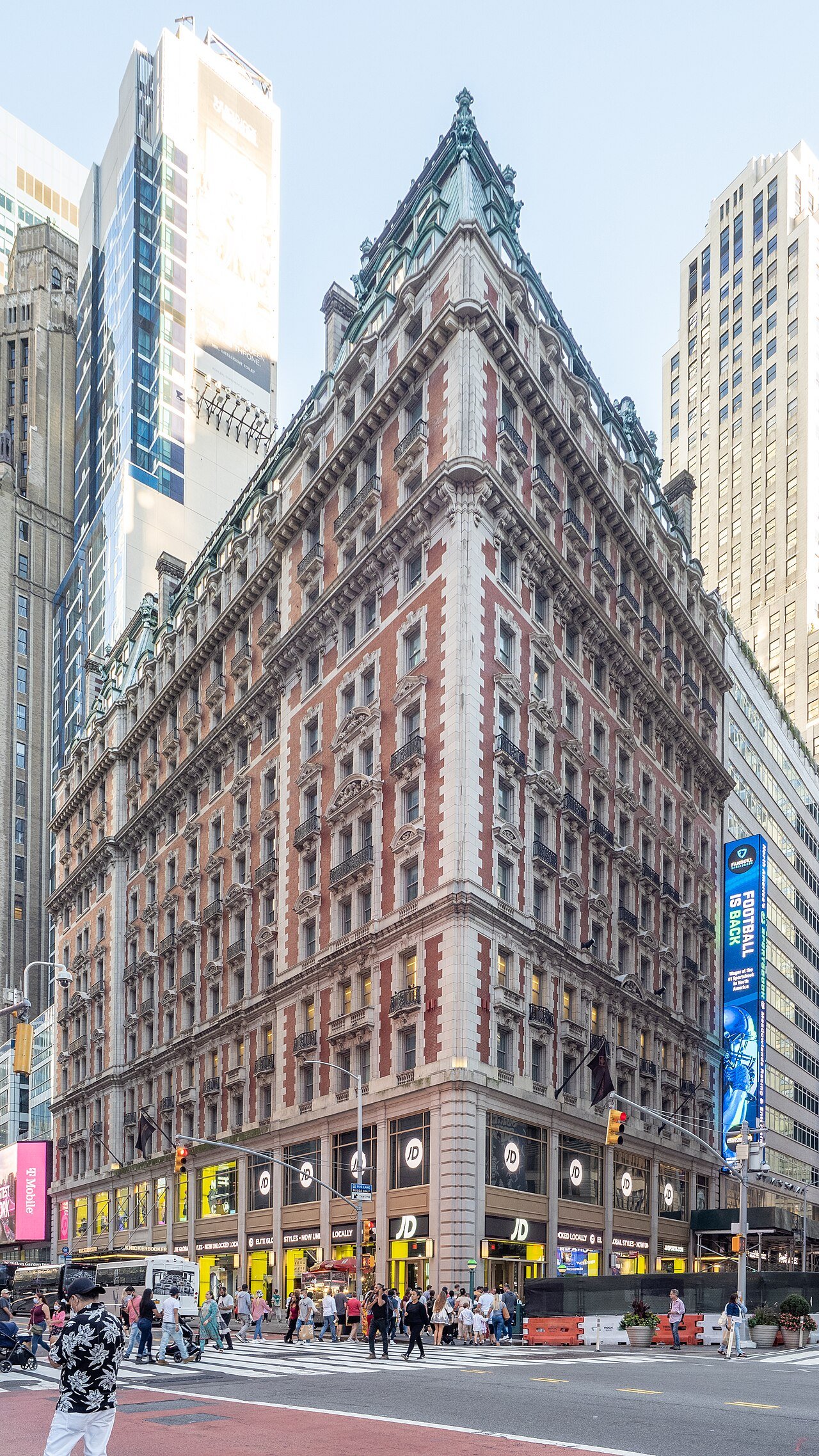 Knickerbocker Hotel exterior, photographed 2021