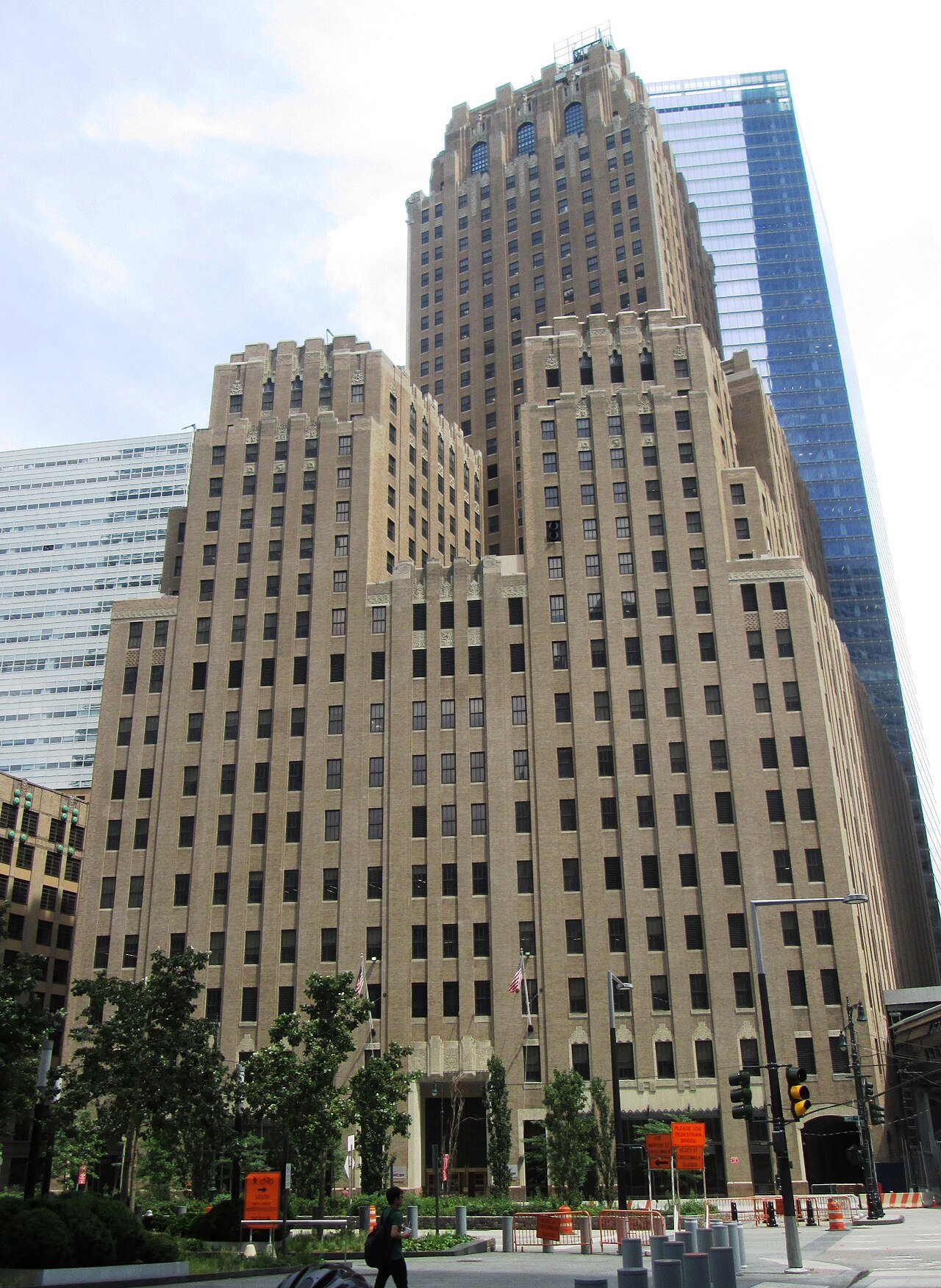 Barclay-Vesey Building's stepped tower and street facades in 2013