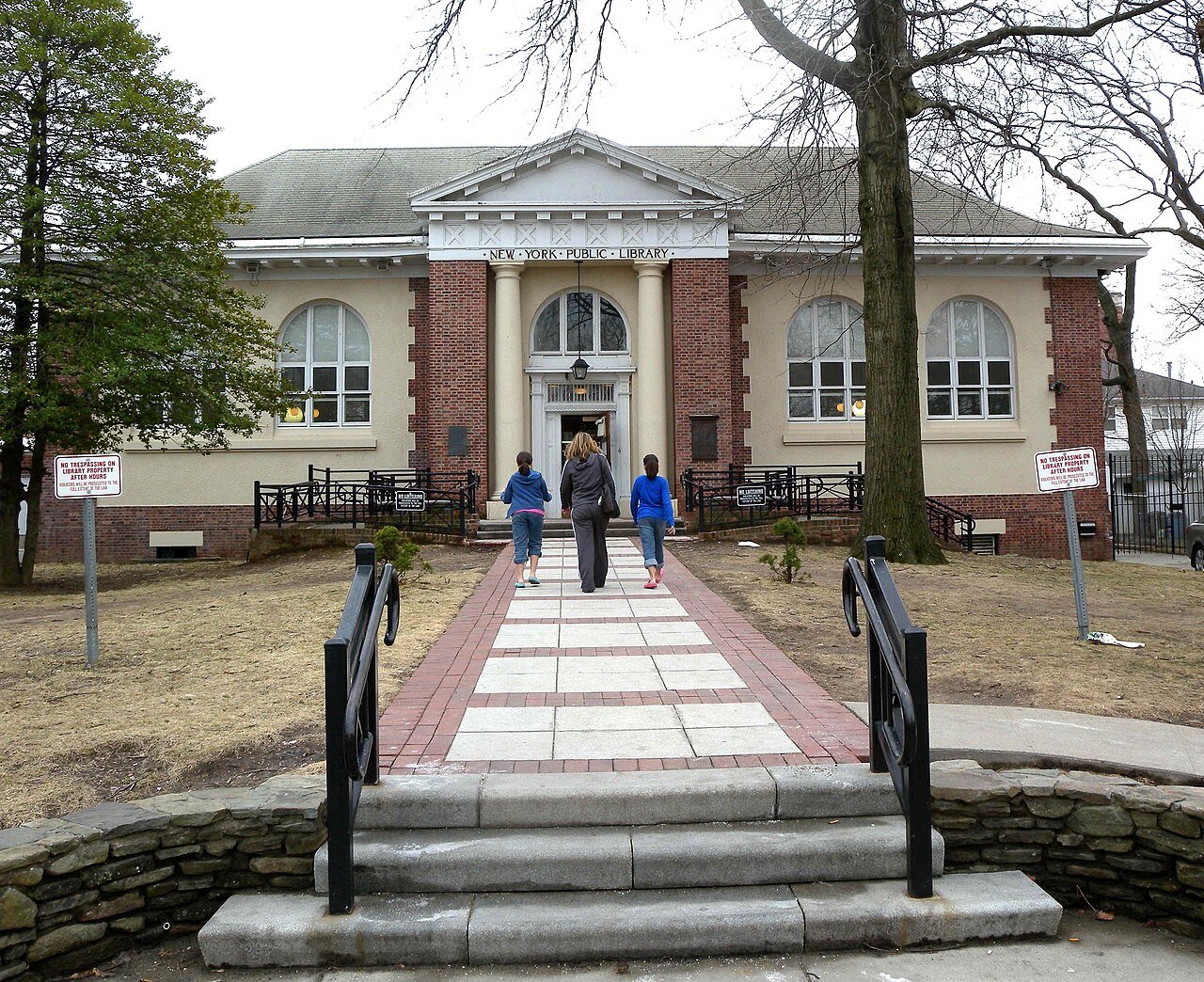 Tottenville Library