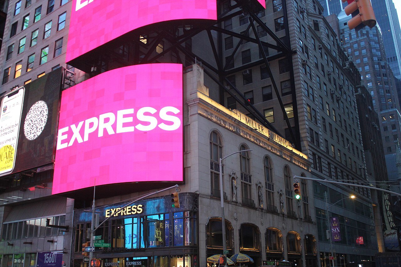 I. Miller Building's West 46th Street facade and four actress statues in 2021