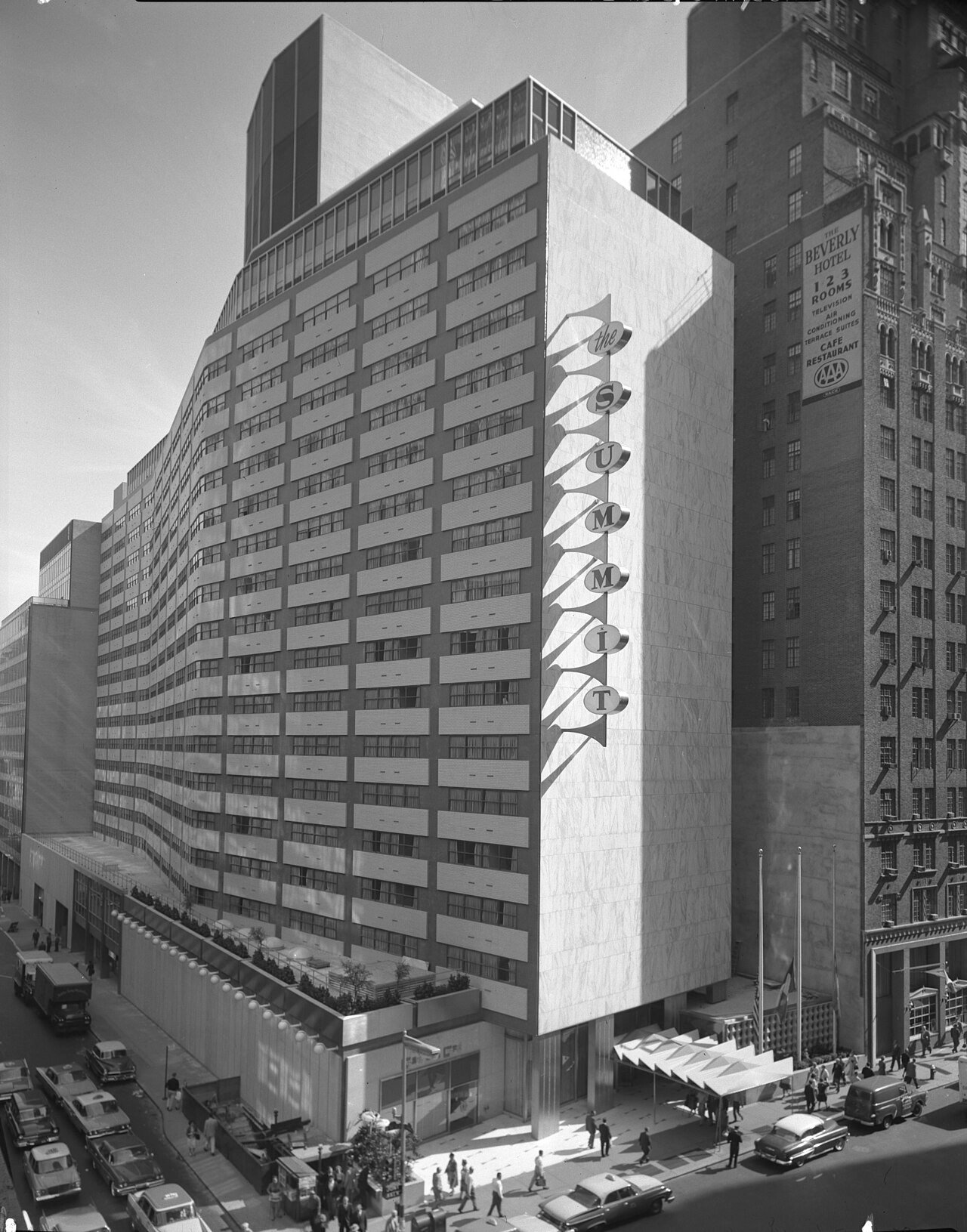 Historic 1961 photograph of the Summit Hotel, showing its curved walls and stacked-disk sign