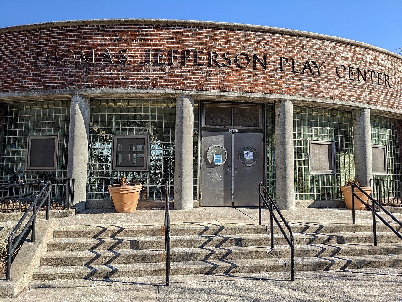 Thomas Jefferson Play Center entrance and curved brick wall in 2022