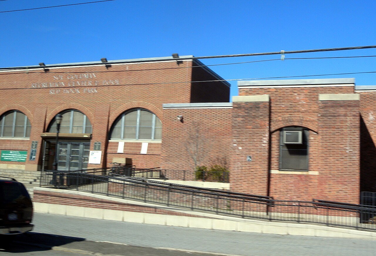 Red Hook Play Center / Sol Goldman Pool exterior