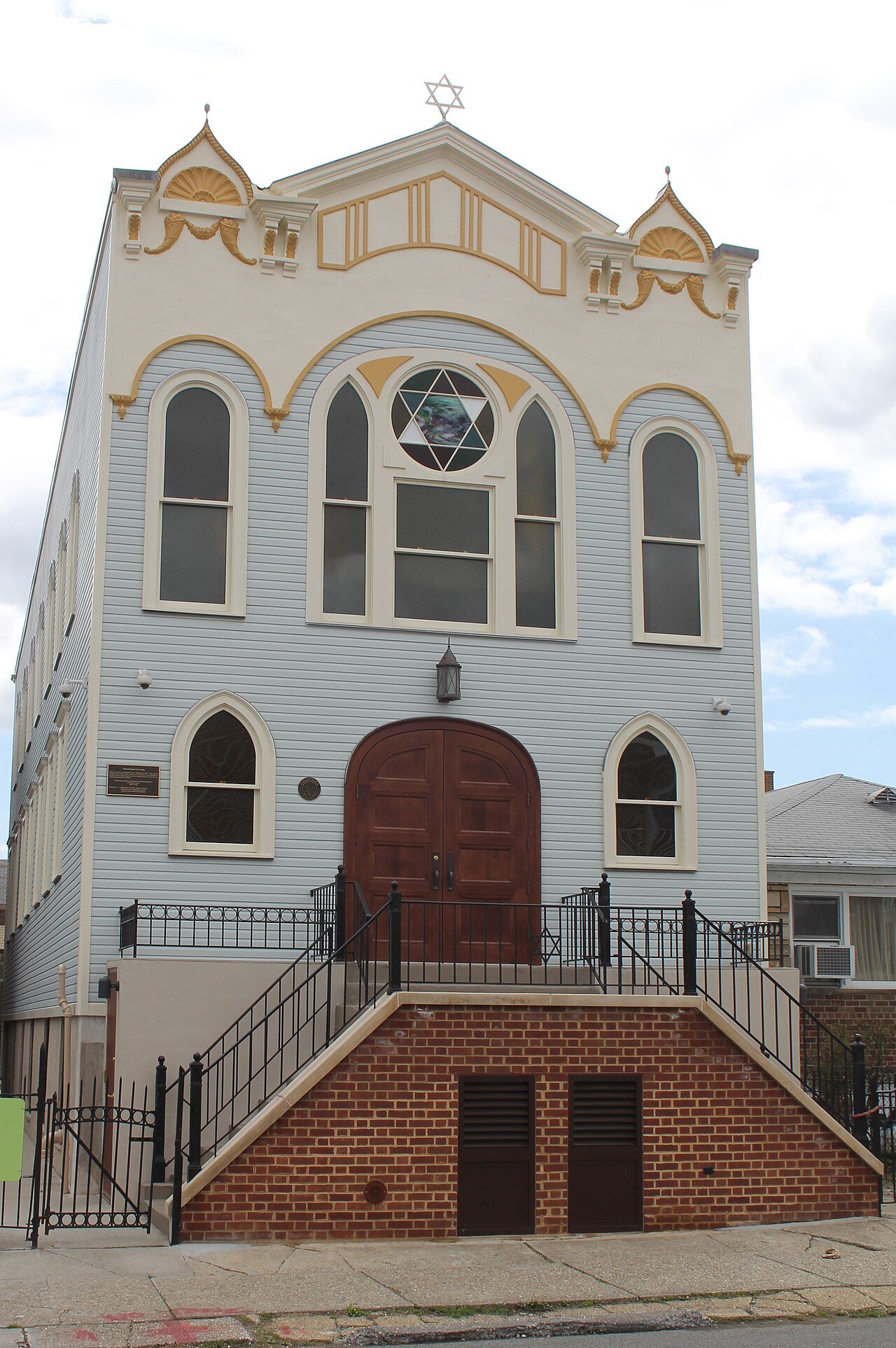 Congregation Tifereth Israel exterior