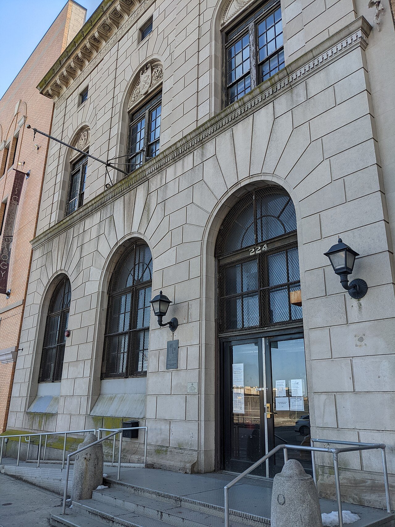 125th Street Library
