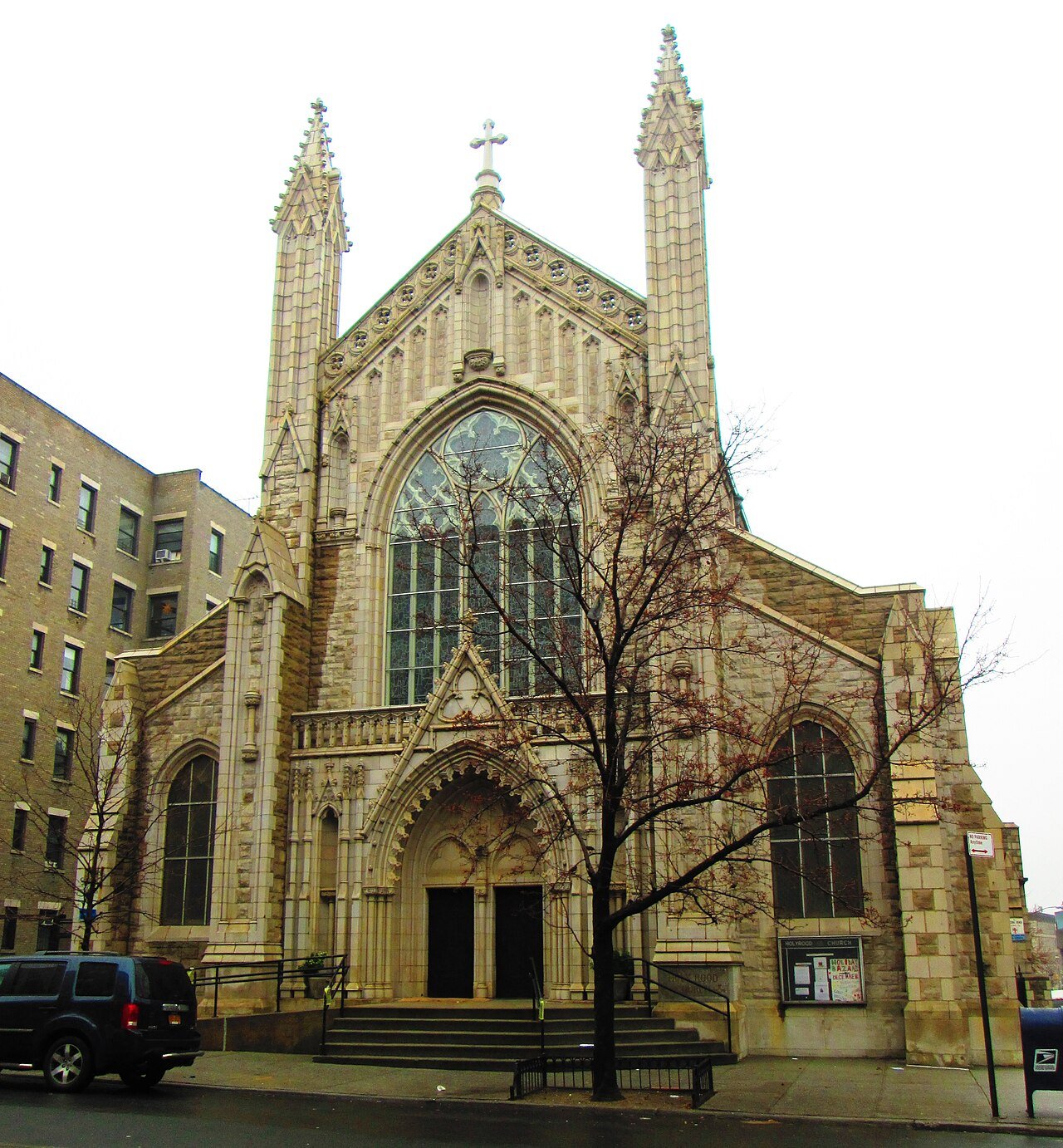 Holyrood Church / Iglesia Santa Cruz exterior